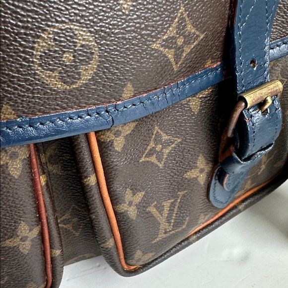 Louis Vuitton Monogram Messenger Bag
Date code FH 8912
14 x 12x 4” - Picture 3 of 16